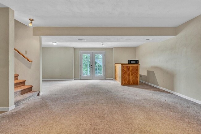 Building Photo - 535 Hillview Dr