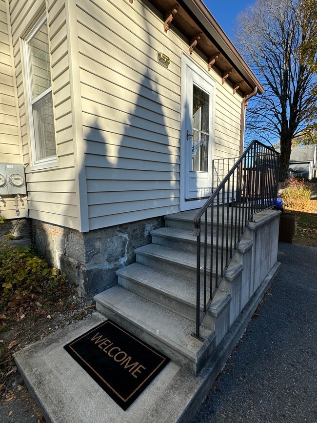 Building Photo - 61 Warner St