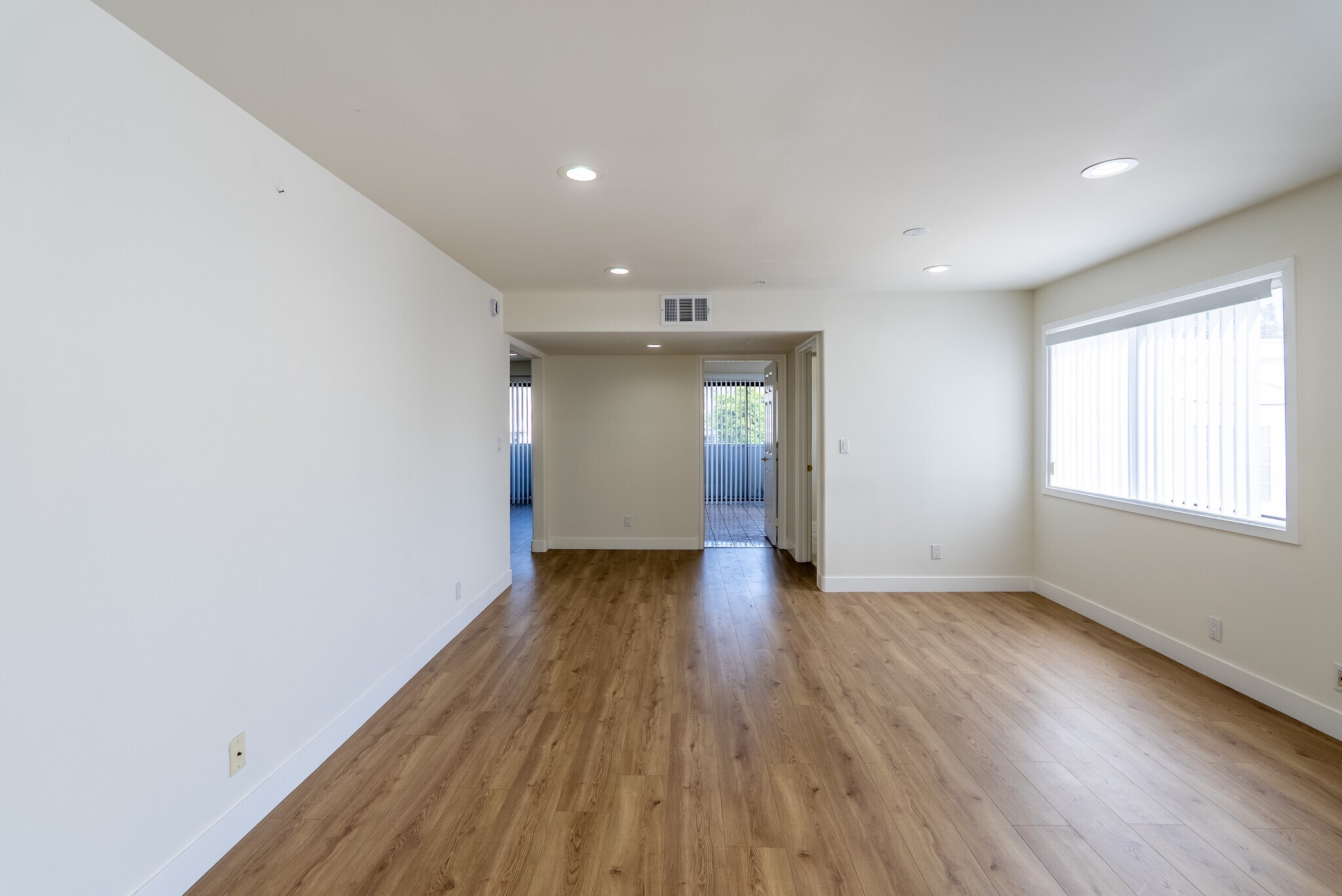 Building Photo - 1758 N Alexandria Ave