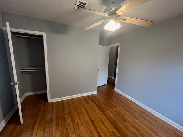 Building Photo - 204 Ravenwood Way