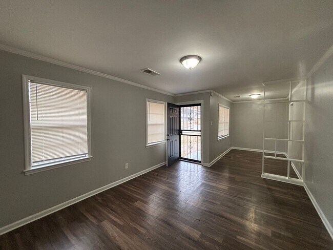 Building Photo - 2370 Hillside Ave