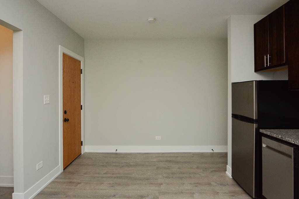Building Photo - 432.5 W Belden Ave