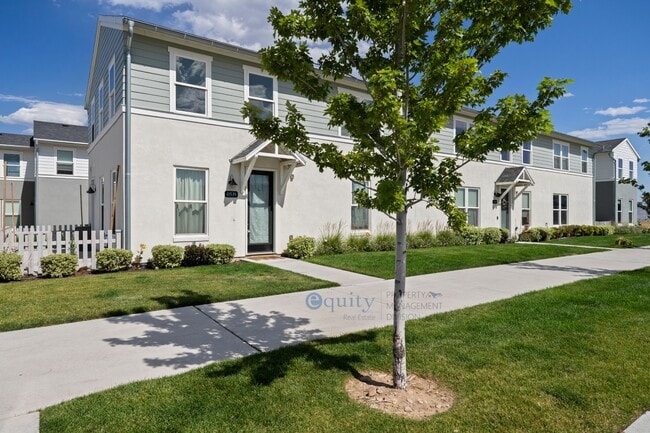Building Photo - 10539 Liv Way
