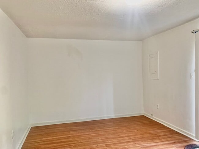 Building Photo - Welcome home!