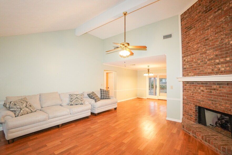 Building Photo - 325 Mockingbird Ln