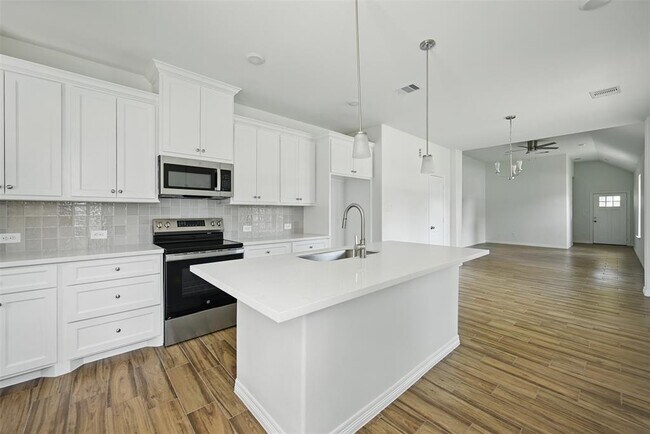 Building Photo - 24644 Cavan St