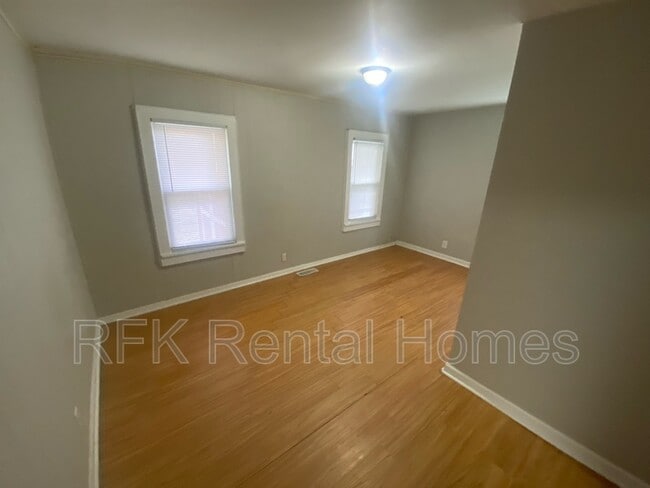 Building Photo - 912 S 17th St