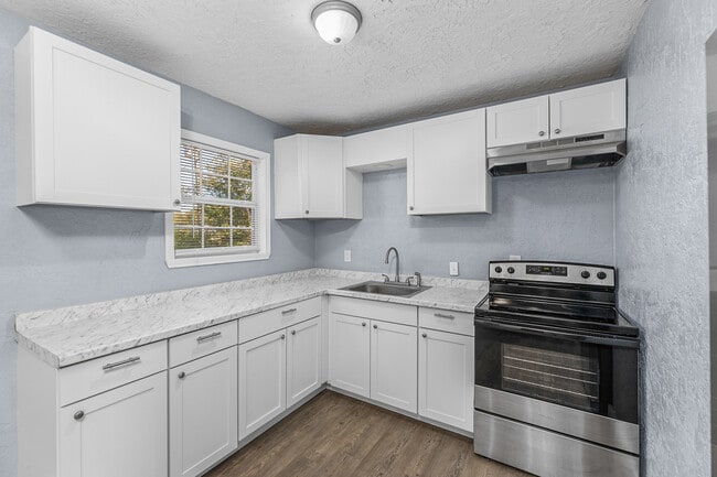 Building Photo - 910 SW 37th St