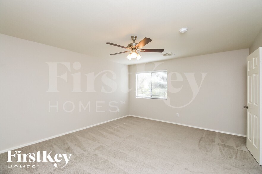 Building Photo - 1858 E Omega Dr