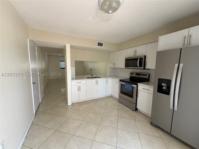Building Photo - 14902 SW 82nd Ln