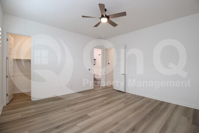 Building Photo - 10207 E Tillman Ave