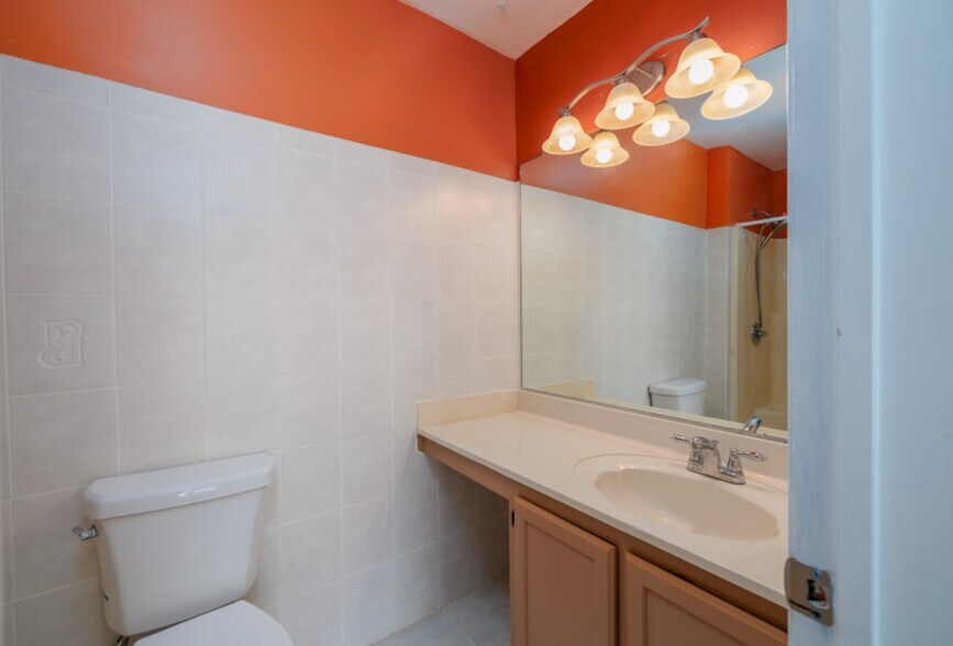 Building Photo - 1705 Maryus Ct