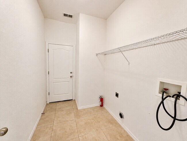 Building Photo - 452 Janice Kay Pl