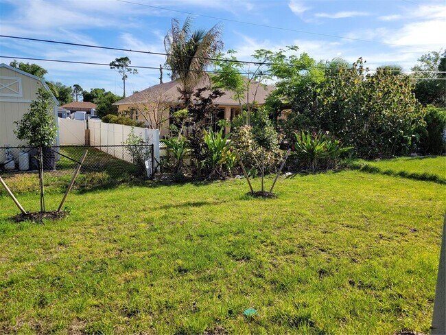 Building Photo - 11383 Baggot Ave