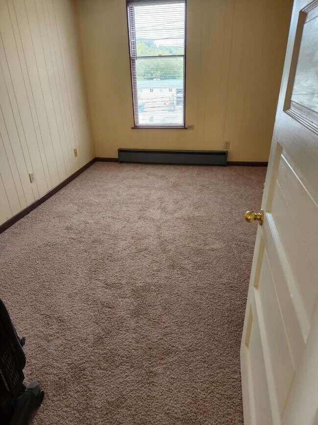 Bedroom - 3529 University Ave