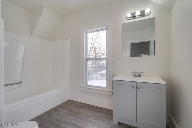 Building Photo - 155 W Walnut St