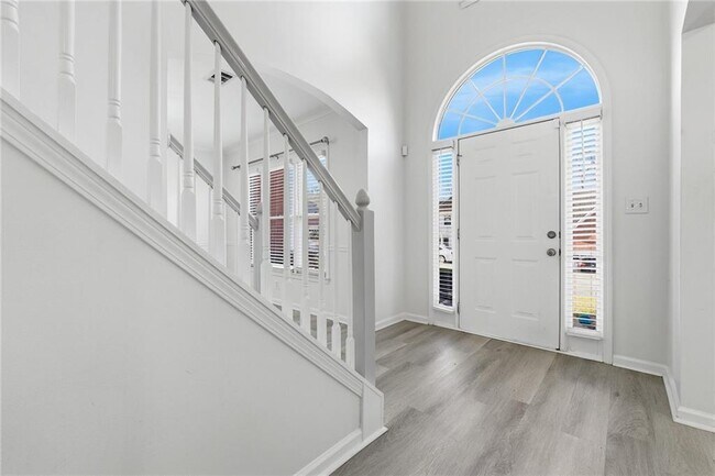 Building Photo - 1150 River Overlook Dr NW