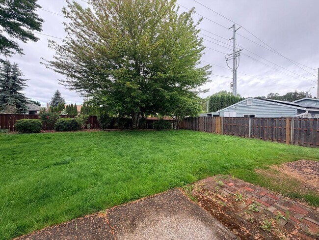 Building Photo - Wonderful 4 bedroom in desirable Hillsboro neighborhood.