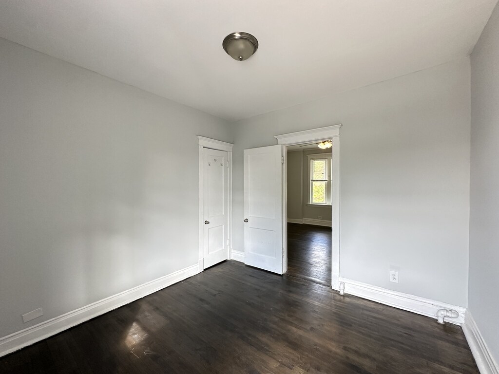 Building Photo - 2548 N Kildare Ave