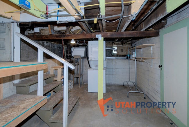 Building Photo - 1319 S Roberta St