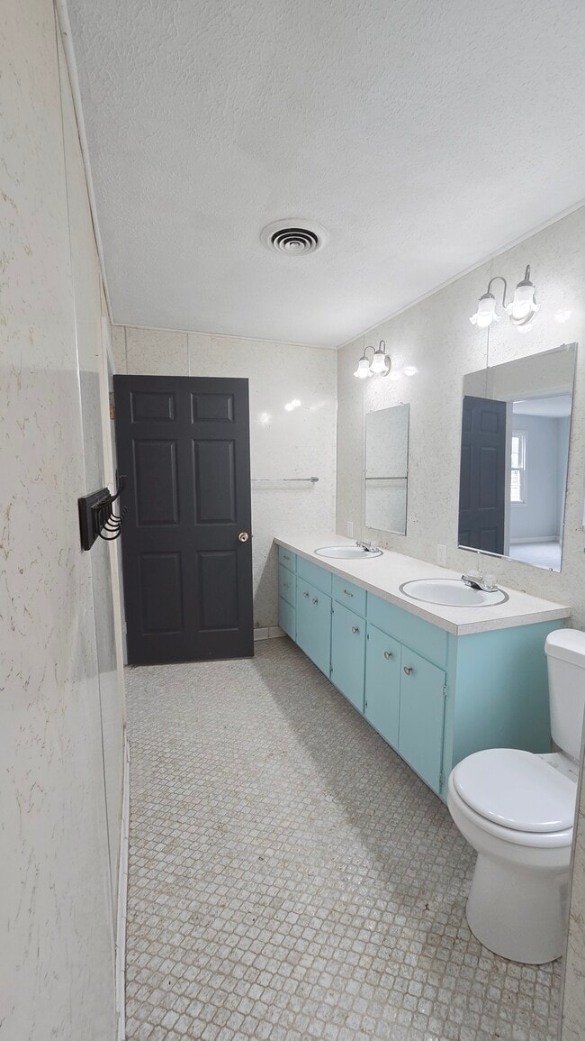 Building Photo - 1384 Aldrich St NE