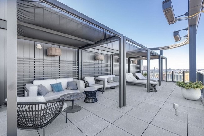 Building Photo - 55 Lagrange St