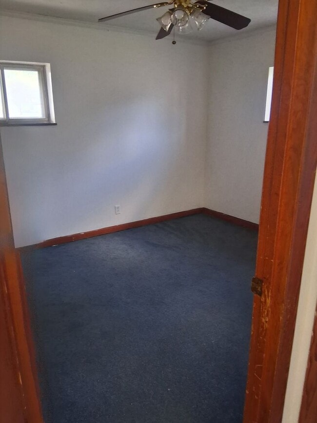 Building Photo - Maryville 2 bedroom 1 bath apartment, wate...