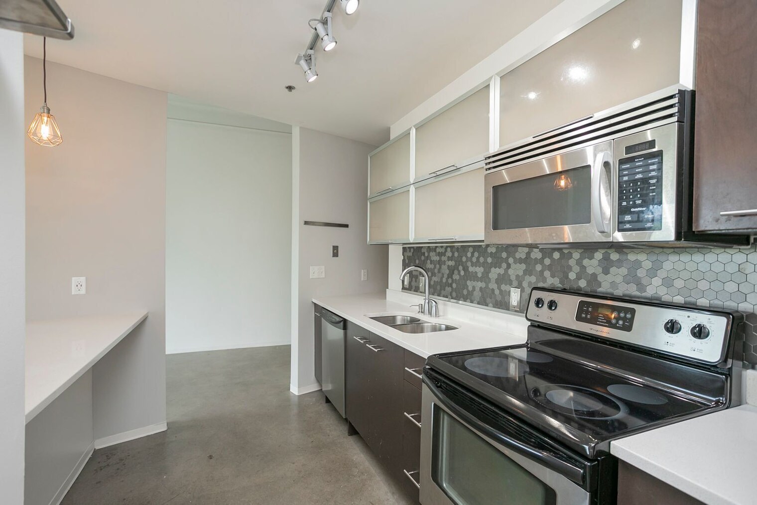 Building Photo - 2115 Yeaman Pl