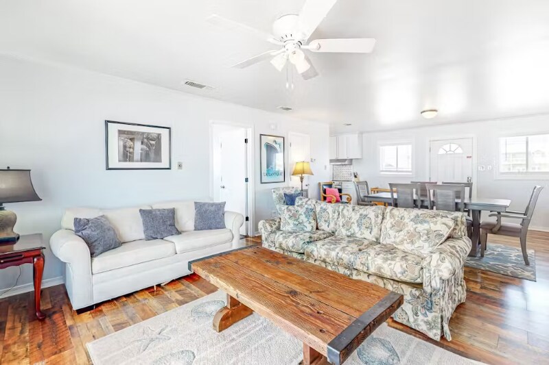 Building Photo - 5994 Beach Blvd