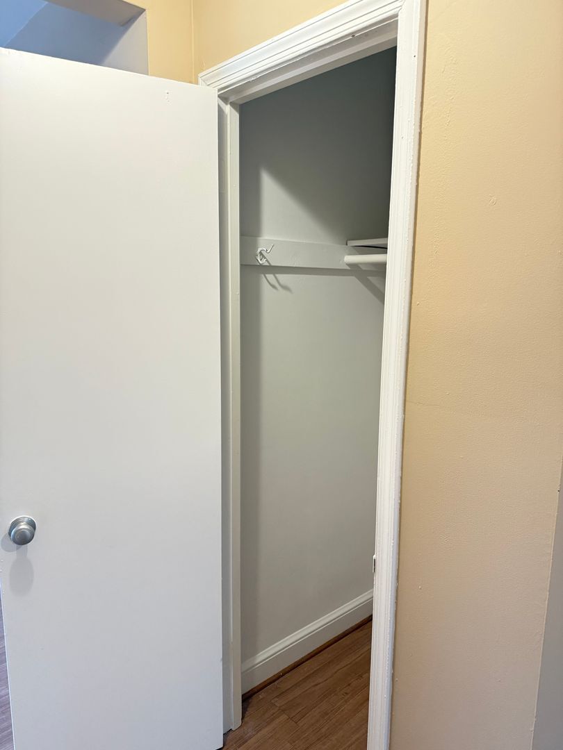 Building Photo - 8805 Plymouth St