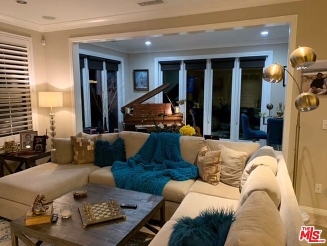 Building Photo - 51 Ivory Petal