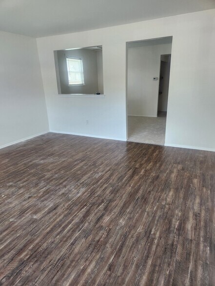 Living Room - 1100 Vincent Rd