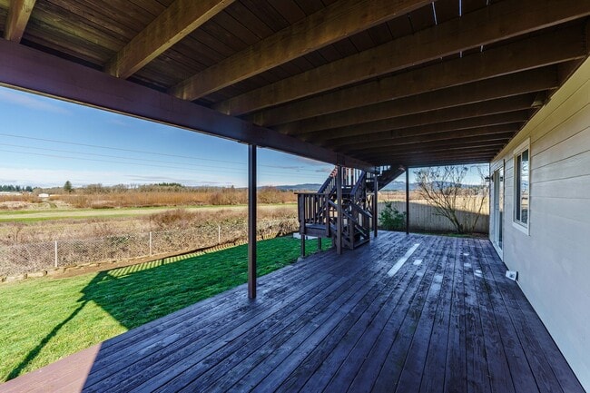 Building Photo - 4 Bedroom 2.5 Bathroom With Large Fenced B...