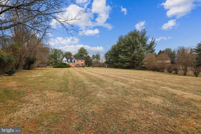 Building Photo - 10605 River Oaks Ln