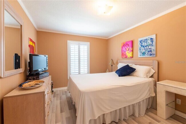 Building Photo - 987 Wellington Ct