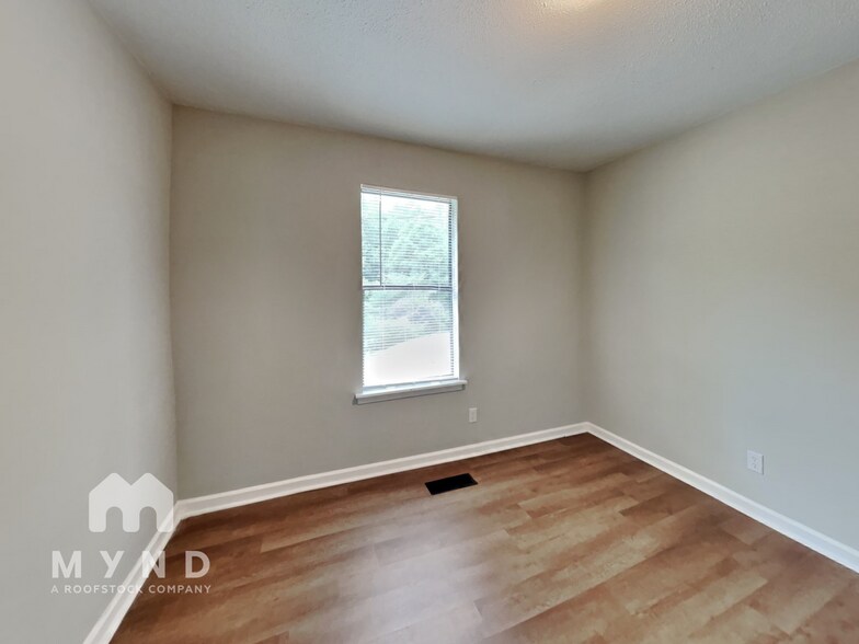 Building Photo - 3125 Cobblestone Dr