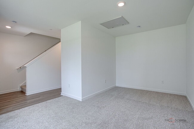 Building Photo - 541 Yosemite Wy