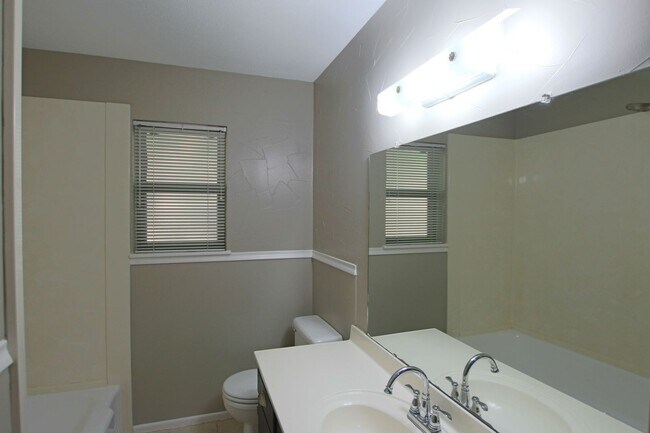 Building Photo - Spacious 2 Bedroom 1.5 Bath Rental on a Corner Lot! Tour Today!