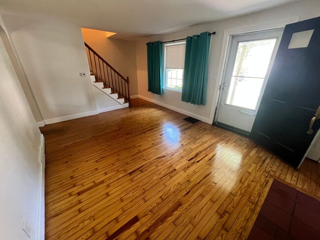 Building Photo - Beautiful Single Family Home in East Sprin...