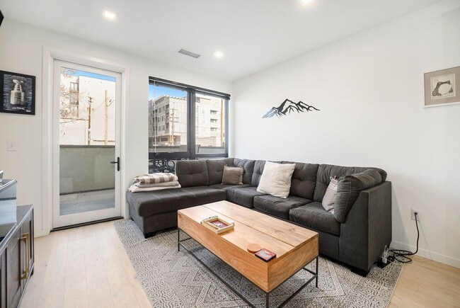 Building Photo - Beautiful Modern 1BR in Prime LoHi Locatio...