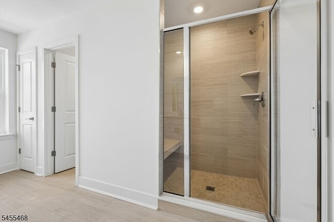 Building Photo - 52 Eastwood Ter