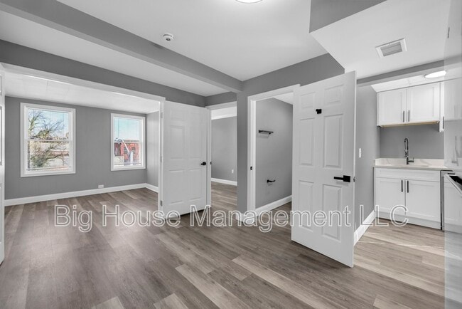 Building Photo - 1725 Hollins St