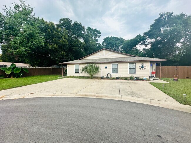 Building Photo - 622 Woodsman Dr