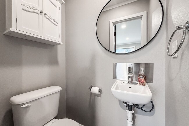 Building Photo - Remodeled 3-Bedrom Richland Alphabet Home ...