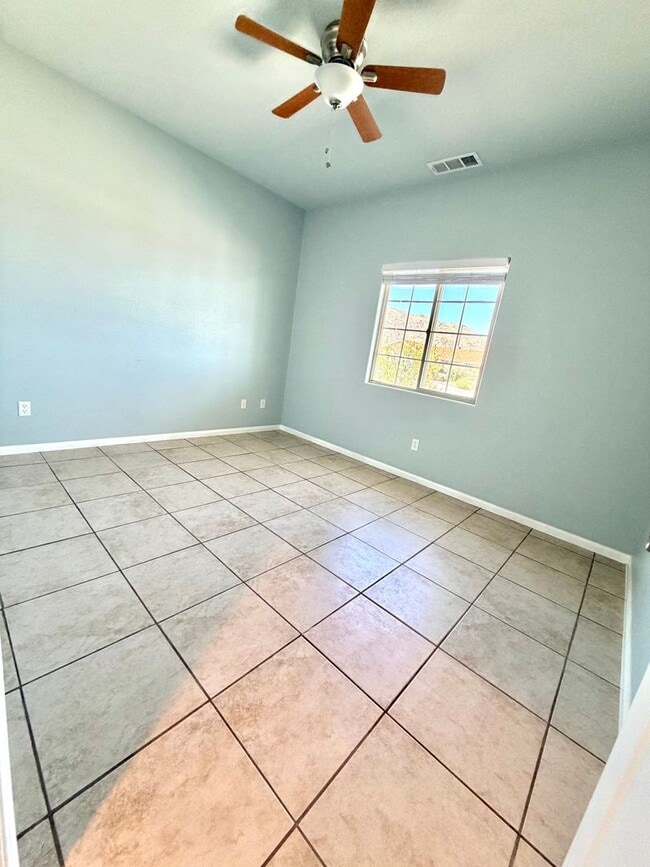 Building Photo - Beautiful 3 Bedroom 2 Bathroom Home