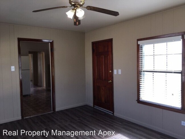 Building Photo - 3 br, 1 bath House - 706 S. Robinson Dr.