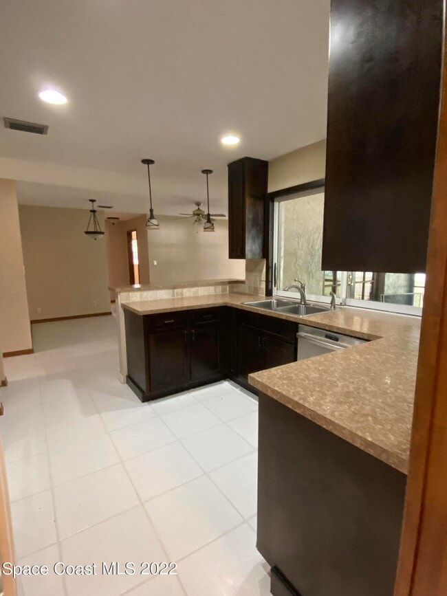 Building Photo - 1710 Apricot Dr