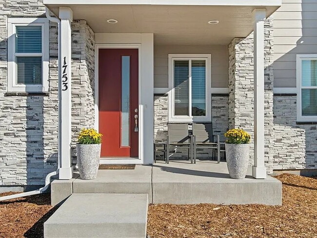 Building Photo - Stunning 3 bedroom, 2.5 bathroom home. New...