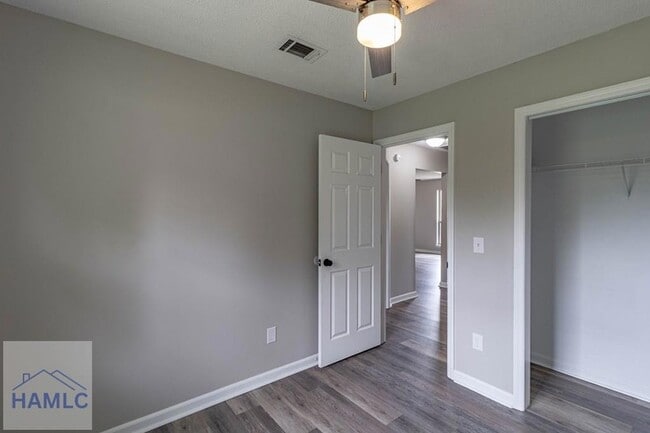 Building Photo - 1103 Ballard Dr