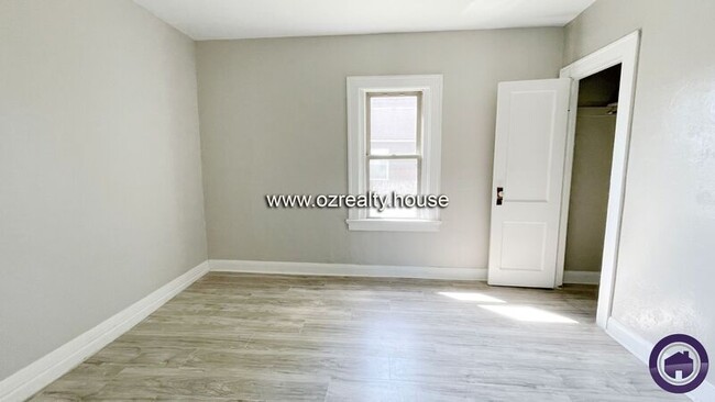 Building Photo - 3430 Maple St